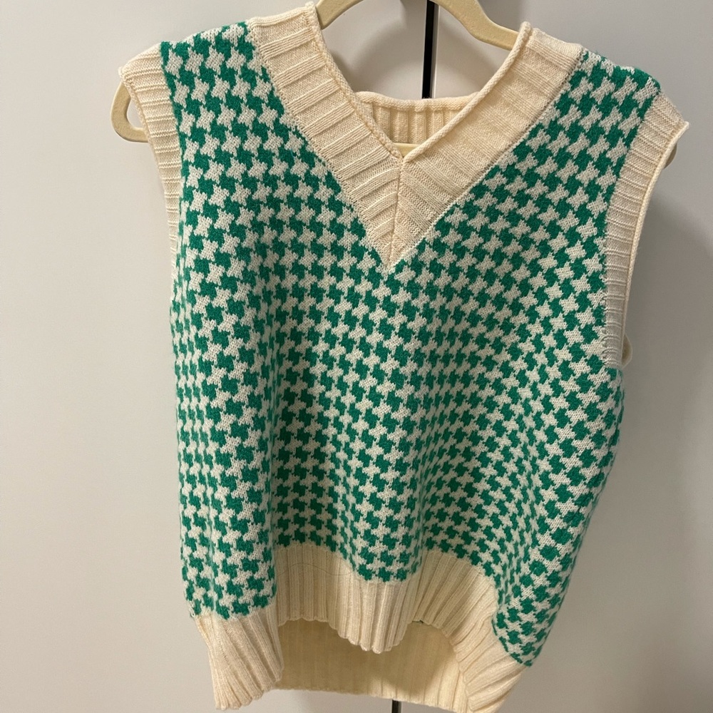Green houndstooth vest
